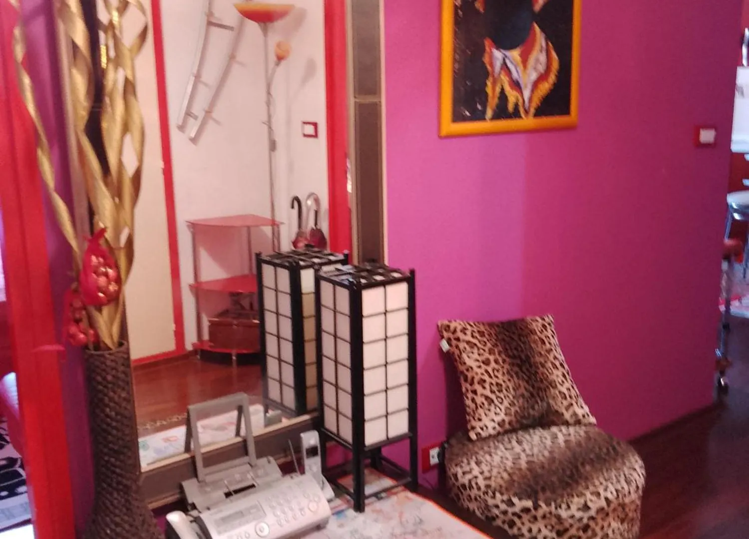Pinky City Life Split Apartment