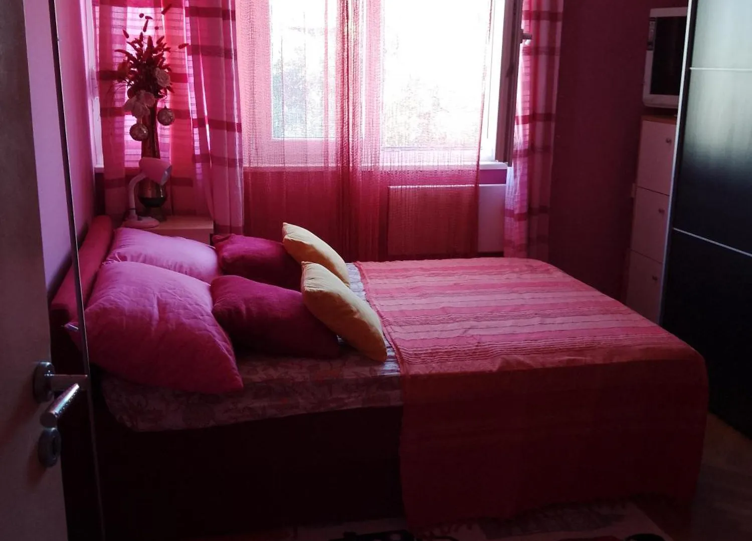 Apartment Pinky City Life Split