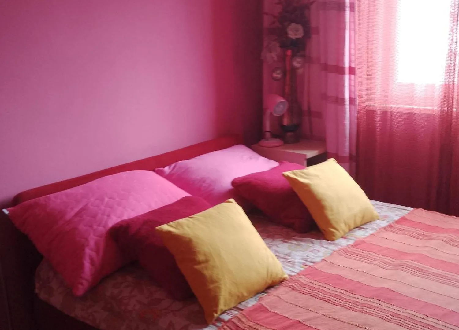 Pinky City Life Split Apartment