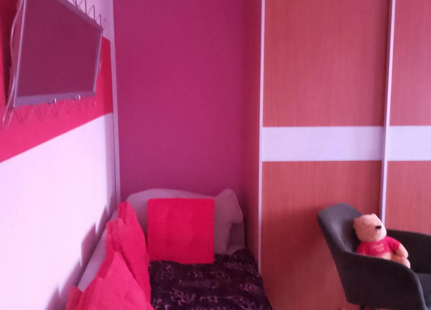 Pinky City Life Split Apartment