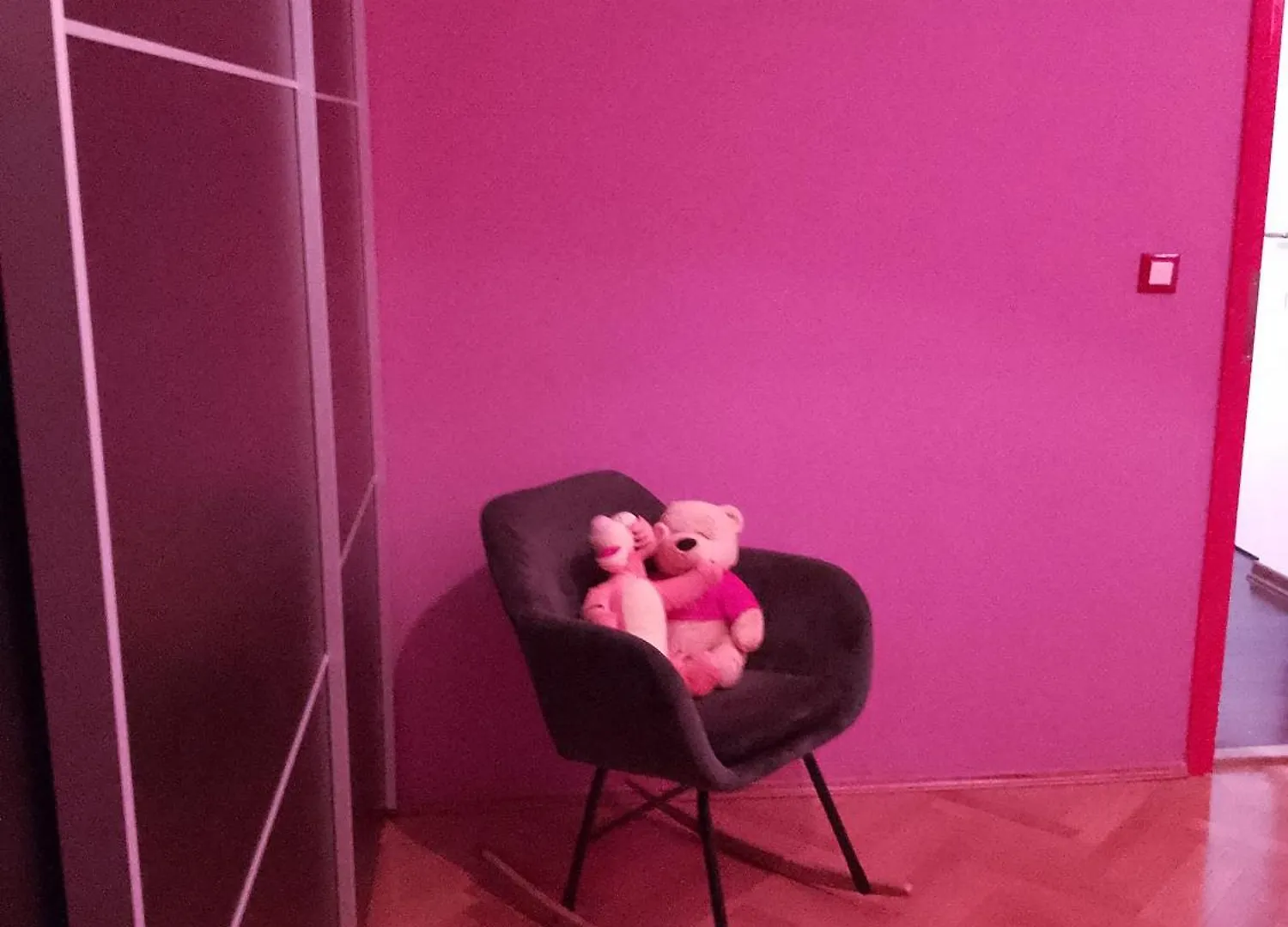 Apartment Pinky City Life Split