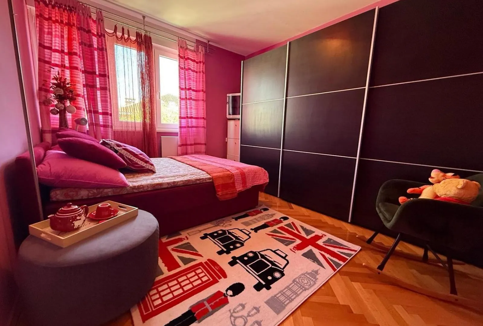 Pinky City Life Split Apartamento