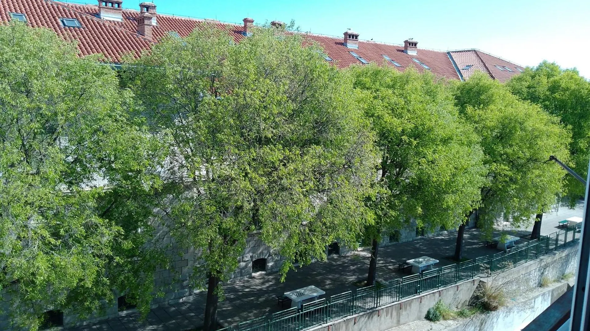 Pinky City Life Split 0*,  Croacia